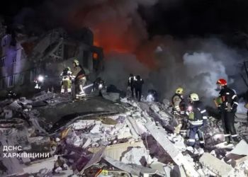 Zmasowany atak Rosji na&nbsp;Ukrainę. Rakiety uderzyły w&nbsp;blok w&nbsp;Charkowie