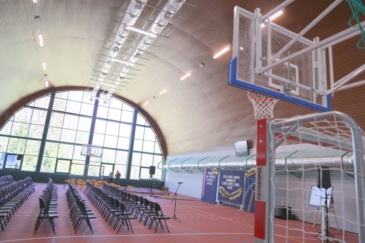Nowa hala sportowa w Bystrzycy oficjalnie otwarta - Polskie Radio Rzeszów