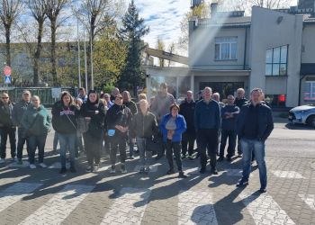 Przemyski Fibris tonie w&nbsp;długach. Wstrzymana produkcja, wynagrodzenie w&nbsp;ratach