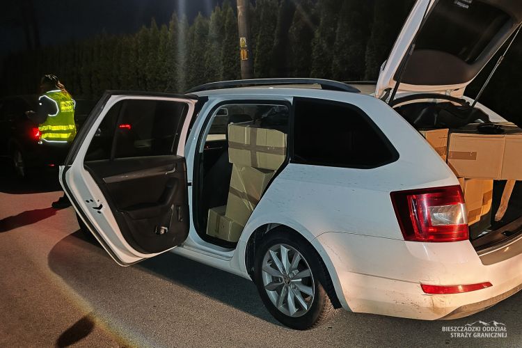 7 tysięcy paczek nielegalnych papierosów. Zatrzymanie w&nbsp;Hermanowicach