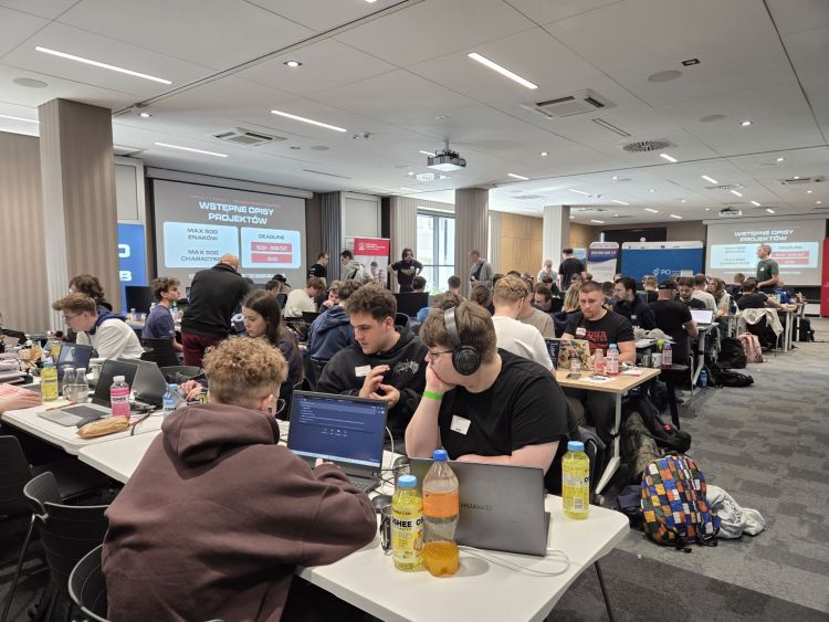 HackCarpathia w&nbsp;Rzeszowie. Ponad 200 uczestników tworzy innowacje dla młodych