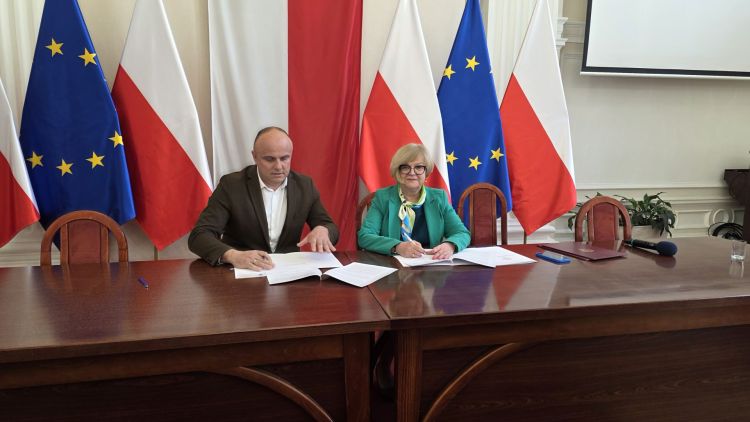 Ponad 200 mln zł dla Podkarpacia. Podpisano umowy na&nbsp;ochronę ludności i&nbsp;obronę cywilną