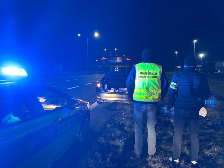 Rozbita grupa przemytników ludzi. Zatrzymano sześciu obywateli Ukrainy 1 - Polskie Radio Rzeszów Rozbita grupa przemytników ludzi. Zatrzymano sześciu obywateli Ukrainy