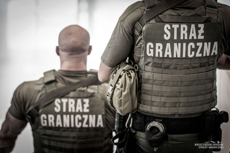 Bombowy żart w&nbsp;Jasionce kosztował 500 złotych i&nbsp;odwołany lot