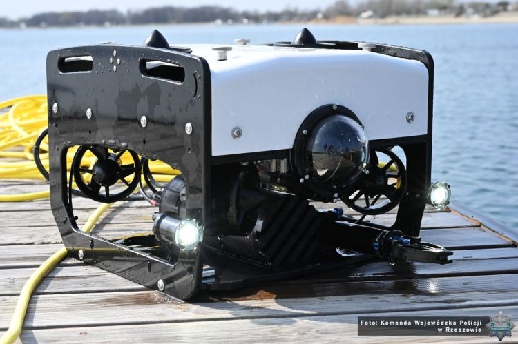 Kontrterroryści szkolili się z obsługi nowoczesnego podwodnego drona [ZDJĘCIA, WIDEO] - Polskie Radio Rzeszów