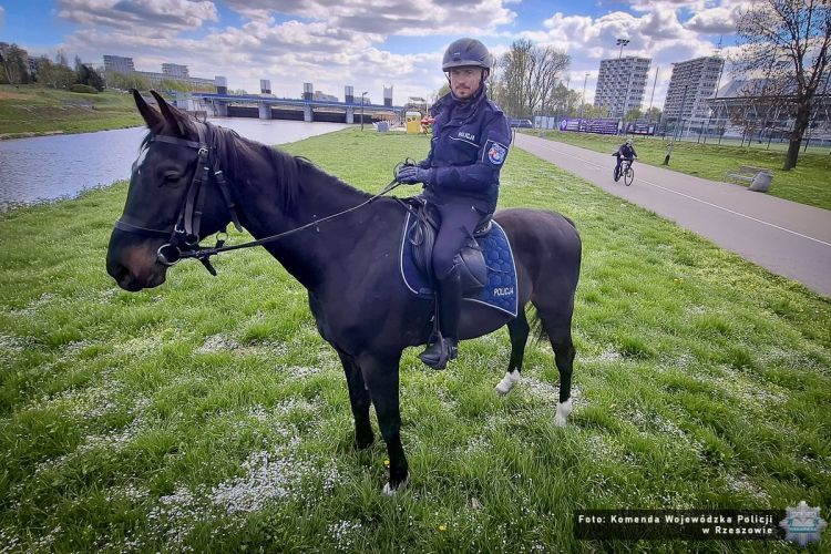 Patrole konne policji wróciły na&nbsp;bulwary w&nbsp;Rzeszowie