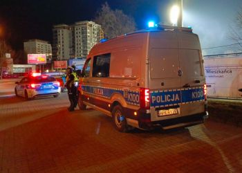 Po zakończonym meczu w Rzeszowie odpalili race, grozi im do 5 lat więzienia 15 - Polskie Radio Rzeszów Po zakończonym meczu w Rzeszowie odpalili race, grozi im do 5 lat więzienia