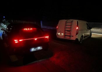 Pędził, wyprzedzał na przejeździe, był pod wpływem narkotyków. Surowe konsekwencje dla kierowcy 2 - Polskie Radio Rzeszów Pędził, wyprzedzał na przejeździe, był pod wpływem narkotyków. Surowe konsekwencje dla kierowcy