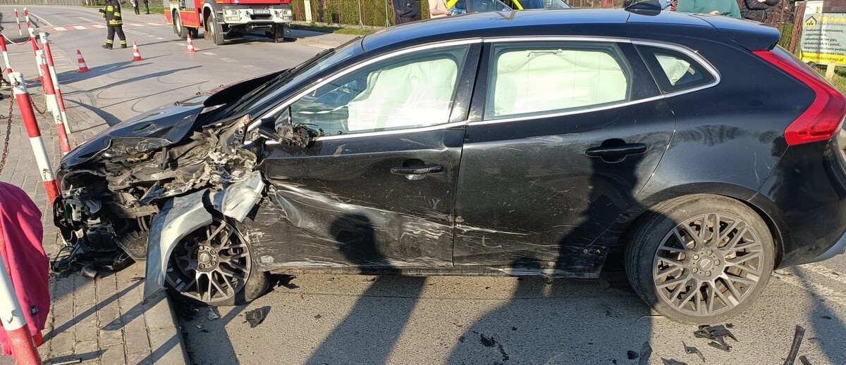 Dwa uszkodzone auta po drifcie 21-latka w Osieku Jasielskim - Polskie Radio Rzeszów