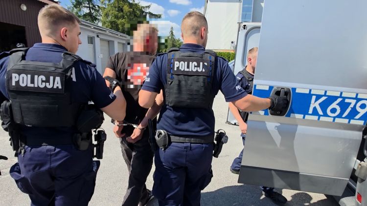 Uciekał przed&nbsp;policją i&nbsp;zabił trzy osoby. Grozi mu&nbsp;do&nbsp;20 lat więzienia