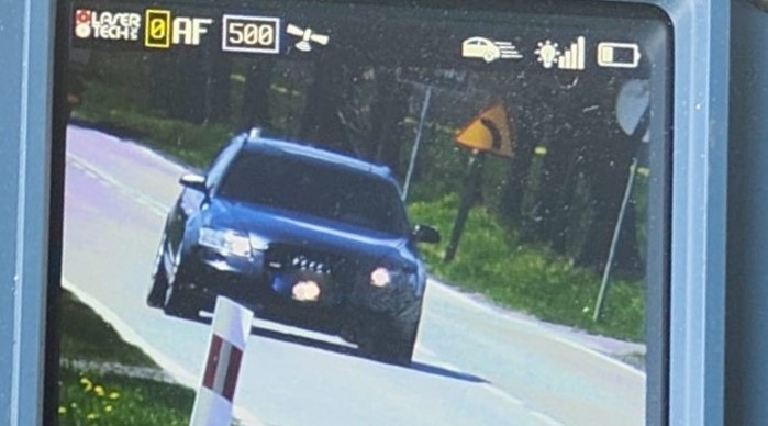 Pędził 126 km/h, stracił prawo jazdy i&nbsp;dostał wysoki mandat