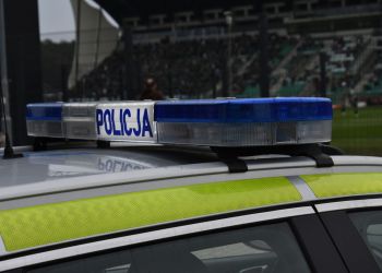 Wnieśli alkohol na&nbsp;mecz. Muszą zapłacić po&nbsp;2 tys. zł grzywny