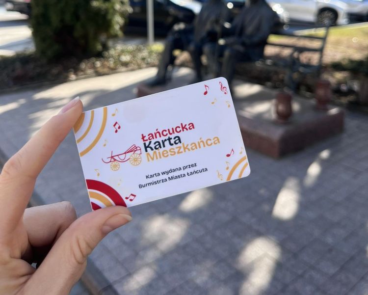 Łańcucka Karta Mieszkańca już dostępna. Darmowe parkowanie i&nbsp;nowe ulgi