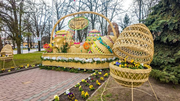 W&nbsp;centrum Rudnika nad&nbsp;Sanem stoi największa święconka wielkanocna w&nbsp;Polsce