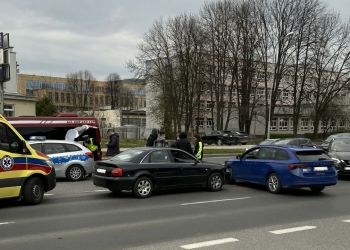 Zderzenie samochodów na alei Kopisto w Rzeszowie 2 - Polskie Radio Rzeszów Zderzenie samochodów na alei Kopisto w Rzeszowie