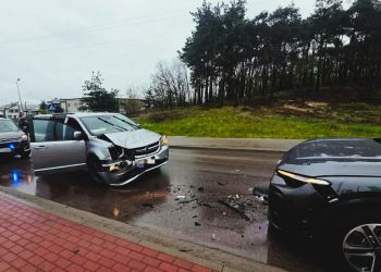 Zderzenie czołowe dwóch samochodów w&nbsp;Mielcu – trzy osoby w&nbsp;szpitalu