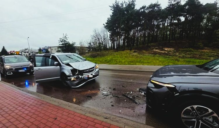 Zderzenie czołowe dwóch samochodów w&nbsp;Mielcu – trzy osoby w&nbsp;szpitalu