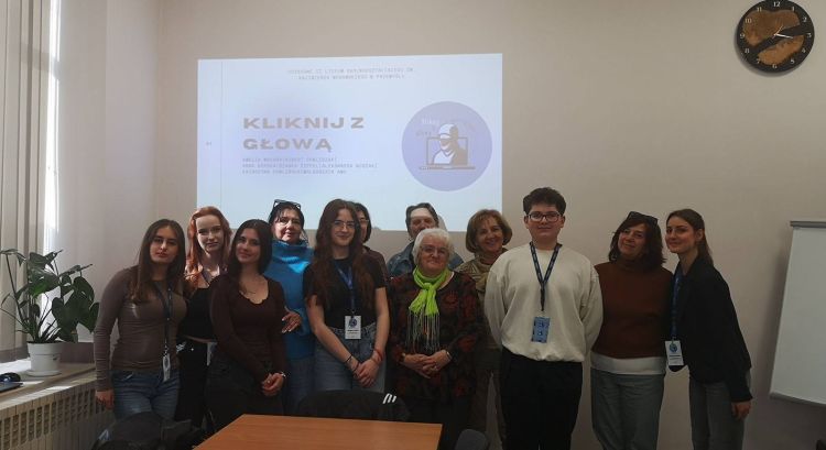 "Kliknij z głową" – licealiści z Przemyśla uczą bezpieczeństwa w sieci - Polskie Radio Rzeszów