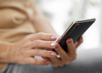 Bankowość elektroniczna a&nbsp;cyberzagrożenia. Jak Polacy tracą setki milionów złotych i&nbsp;jak się chronić?