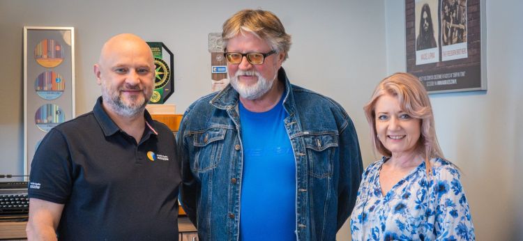 Pan Janusz Gładysz w&nbsp;Polskim Radiu Rzeszów – wyjątkowa wizyta po&nbsp;licytacji w&nbsp;ramach akcji „Kapela Serc”