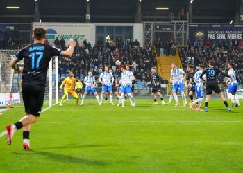 Trwają derby regionu. Stal Mielec – Stal Rzeszów [WYNIKI]