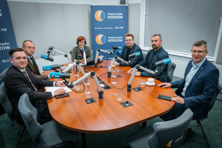 Jak chronić mieszkańców przed&nbsp;niedźwiedziami? Dyskusja w&nbsp;Polskim Radiu Rzeszów