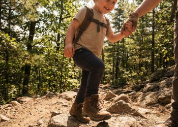 Górskie wędrówki z&nbsp;dziećmi: dlaczego dobre buty trekkingowe dla dzieci to&nbsp;podstawa