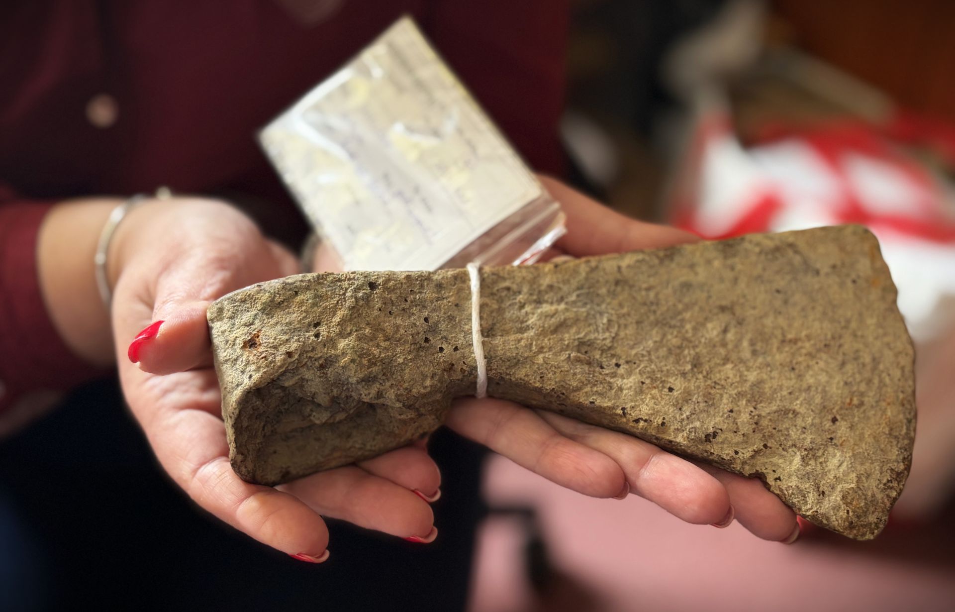 Średniowieczne topory wyłowione z Wisłoka. Unikatowy projekt i badania Muzeum Okręgowego w Rzeszowie 2 - Polskie Radio Rzeszów Średniowieczne topory wyłowione z Wisłoka. Unikatowy projekt i badania Muzeum Okręgowego w Rzeszowie - Polskie Radio Rzeszów