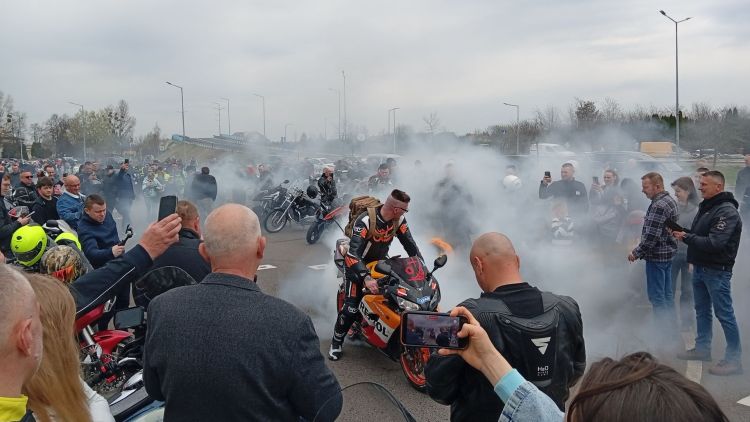 Motoświęconka w&nbsp;Stalowej Woli po&nbsp;raz dziewiąty. Wspólna Koronka i&nbsp;święcenie pokarmów