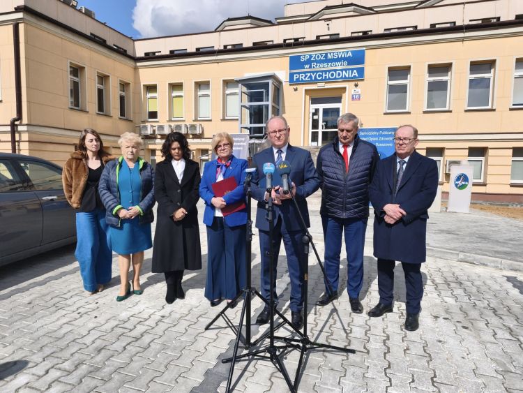 Szpital MSWiA w Rzeszowie po modernizacji. Nowa winda i kolejne inwestycje 1 - Polskie Radio Rzeszów Szpital MSWiA w Rzeszowie po modernizacji. Nowa winda i kolejne inwestycje