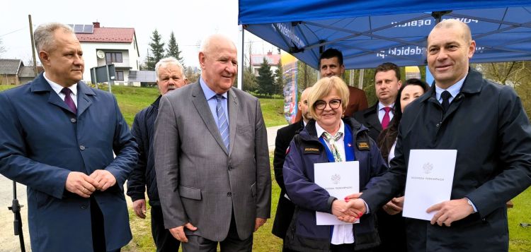 Powiat dębicki z dofinansowaniem na zabezpieczenie osuwisk 1 - Polskie Radio Rzeszów Powiat dębicki z dofinansowaniem na zabezpieczenie osuwisk