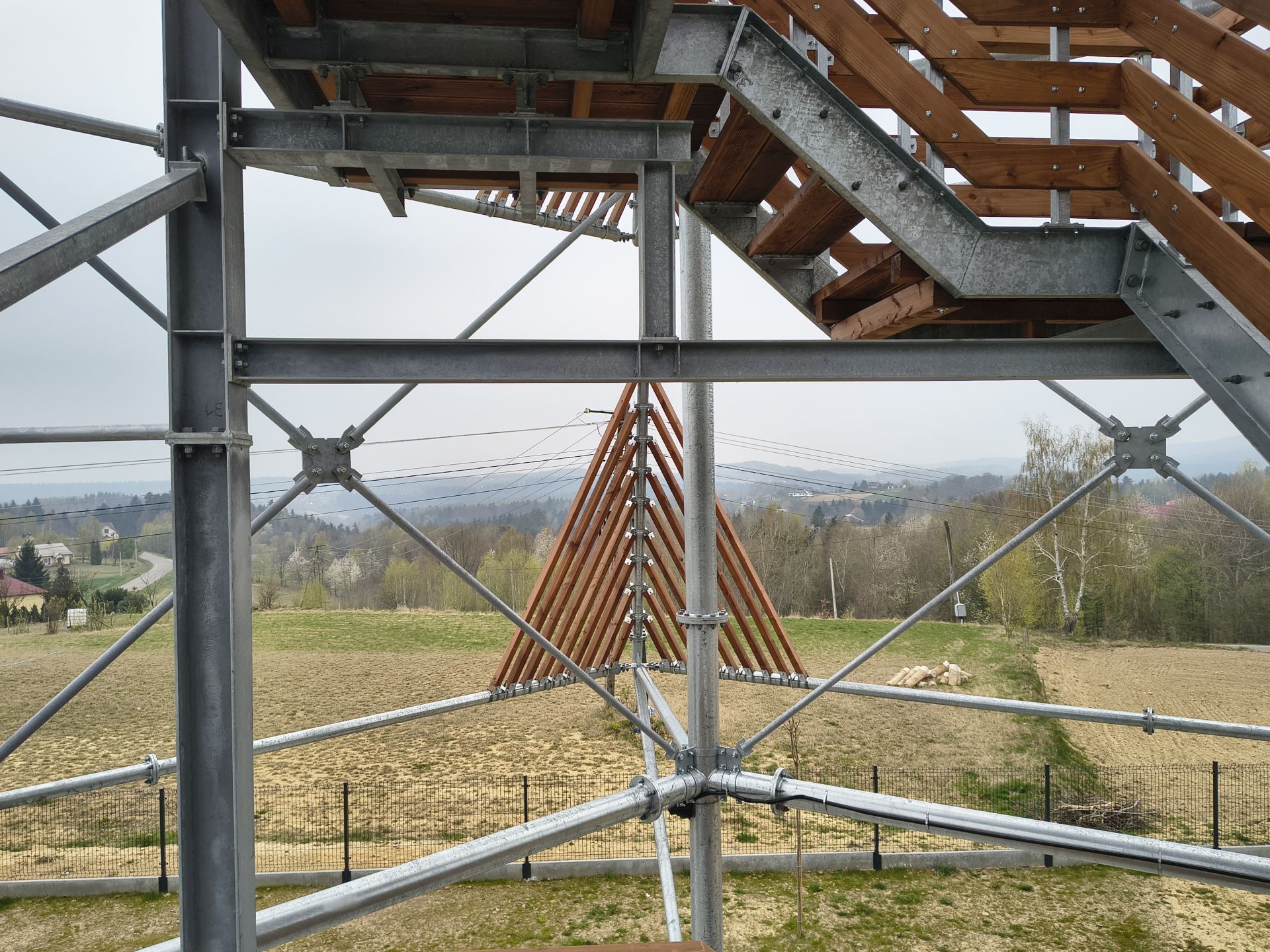 Wieża widokowa w Wisowej przyciąga turystów. Powstaną nowe atrakcje - Polskie Radio Rzeszów