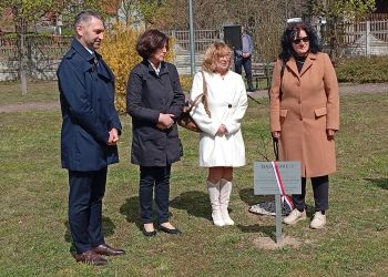 Jastkowice uczciły pamięć ofiar Katynia. Tablica dla Piotra Chwieja i&nbsp;ks.&nbsp;Bronisława Szweda