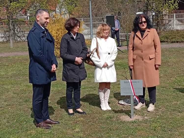 Jastkowice uczciły pamięć ofiar Katynia. Tablica dla Piotra Chwieja i&nbsp;ks.&nbsp;Bronisława Szweda