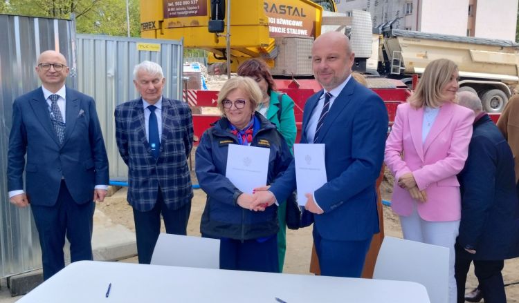 Nowe skrzydło i&nbsp;schron dla kilkuset osób powstaną w&nbsp;rzeszowskim liceum