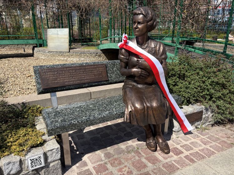 Ławeczka Natalii Tułasiewicz w&nbsp;Rzeszowie. Nowe upamiętnienie patronki nauczycieli