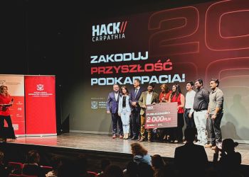 Innowacyjne pomysły i&nbsp;młode talenty na&nbsp;HackCarpathii. Laureaci głównej nagrody z&nbsp;aplikacją dla młodych dziewcząt