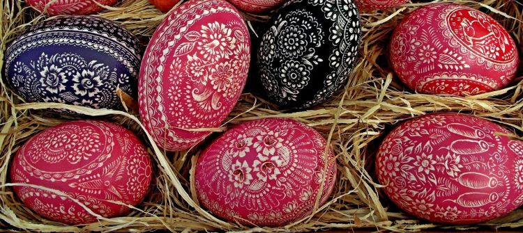 Pisanki nie&nbsp;tylko&nbsp;dla kobiet – mężczyźni odkrywają ludowe rękodzieło