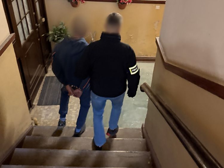 Podkarpacka policja zatrzymała trzy osoby poszukiwane listami gończymi 1 - Polskie Radio Rzeszów Podkarpacka policja zatrzymała trzy osoby poszukiwane listami gończymi