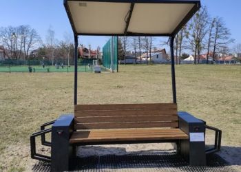 W&nbsp;Mielcu pojawiła się nowoczesna smart ławka