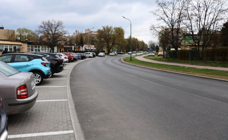 Mielec z nową drogą i parkingami. Ulica ks. Skargi po modernizacji 1 - Polskie Radio Rzeszów Mielec z nową drogą i parkingami. Ulica ks. Skargi po modernizacji