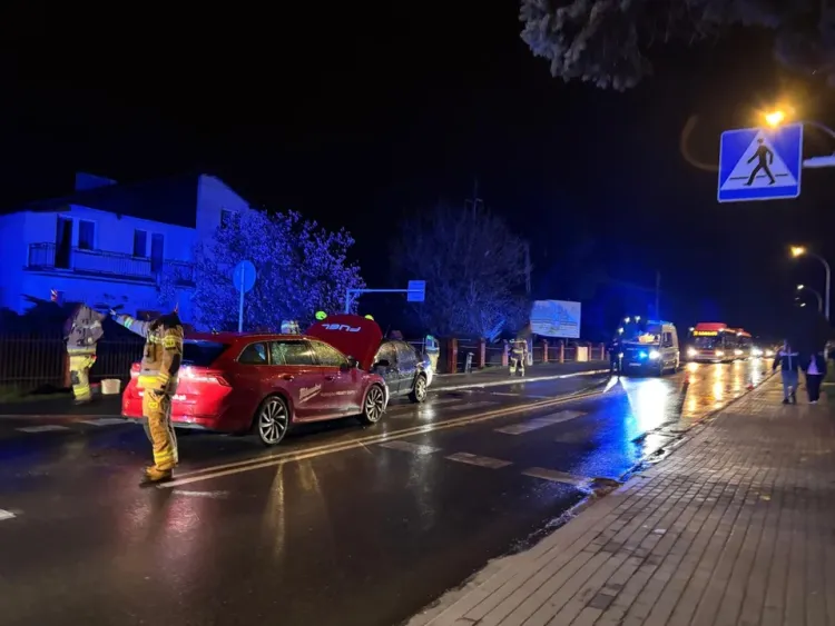 Zderzenie dwóch aut na&nbsp;ulicy Strażackiej w&nbsp;Rzeszowie. Jedna osoba trafiła do&nbsp;szpitala