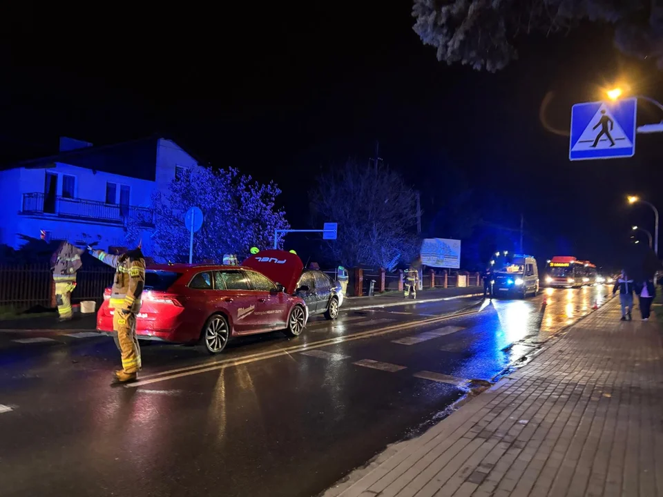 Zderzenie dwóch aut na ulicy Strażackiej w Rzeszowie. Jedna osoba trafiła do szpitala - Polskie Radio Rzeszów