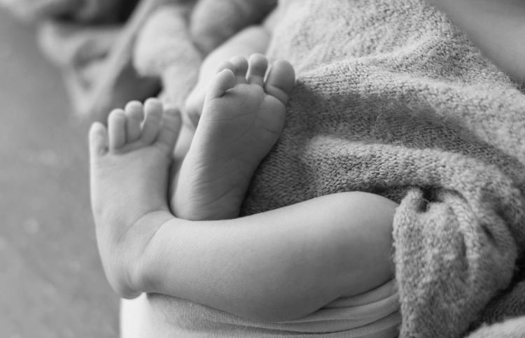 Ciało noworodka w&nbsp;wiadrze. Prokuratura przesłuchała świadków