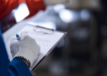 Brak zagrożenia po&nbsp;pożarze sortowni odpadów w&nbsp;Strzyżowie