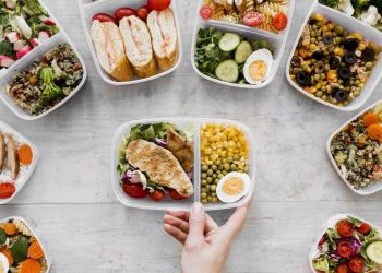 Dlaczego dieta pudełkowa karmi plastikiem?