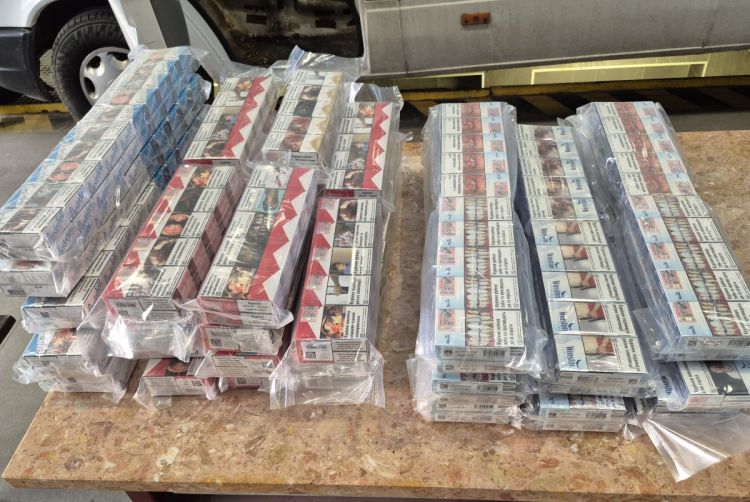 Ponad 12 tysięcy nielegalnych papierosów w&nbsp;busie