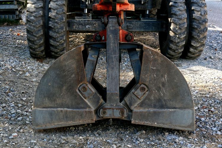 Ludzkie szczątki odkryte podczas budowy drogi. Śledztwo prokuratury