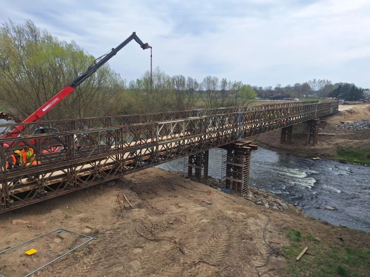 Utrudnienia dla kierowców w&nbsp;Dąbrówkach. Budowa mostu rusza w&nbsp;maju
