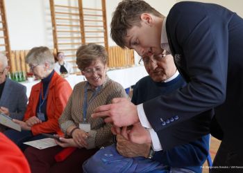 Rzeszowscy licealiści tworzą chatbota dla seniorów 3 - Polskie Radio Rzeszów Rzeszowscy licealiści tworzą chatbota dla seniorów